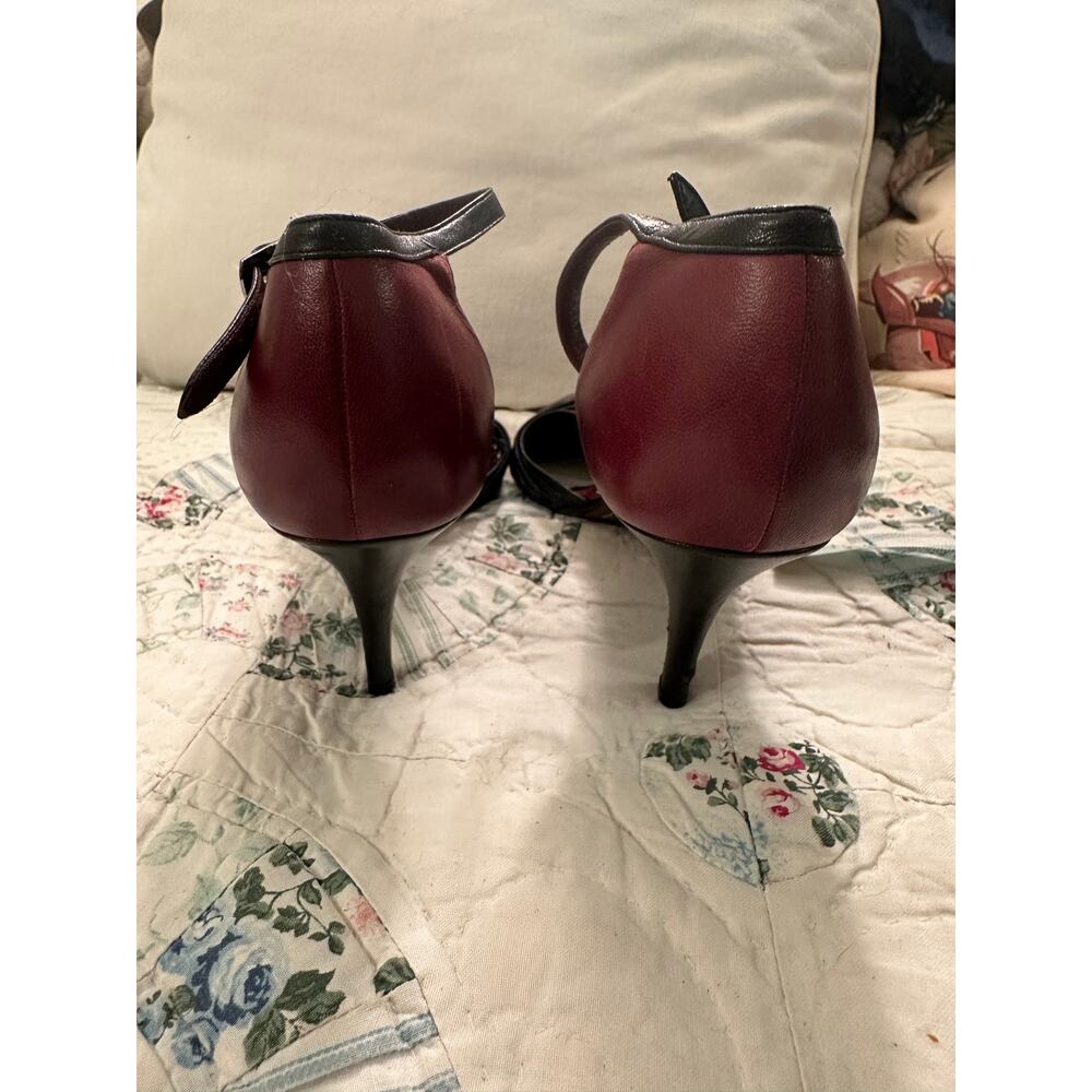 VINTAGE 2003 CHANEL 2 TONE ANKLE STRAP BURGUNDY & BLACK PUMPS 37 - Picture 7 of 9